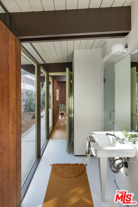 272 Mesa Lila Road Glendale, CA 91208 - Photo 33 of 46 a bathroom with a sink and a mirror