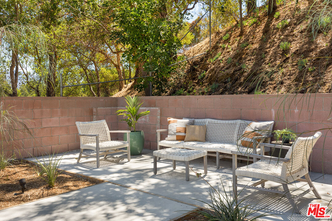 272 Mesa Lila Road Glendale, CA 91208 - Photo 40 of 46 a backyard of a house with table and chairs