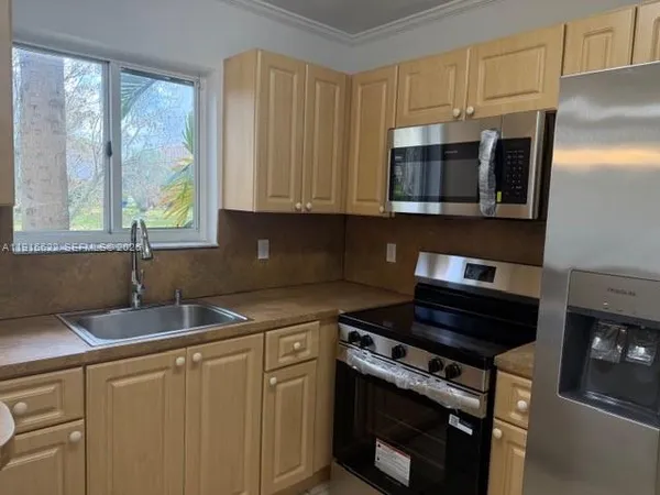 $2,600 | 2199 Northwest 77th Way, Unit 104, Pembroke Pines, FL 33024