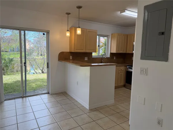 $2,600 | 2199 Northwest 77th Way, Unit 104, Pembroke Pines, FL 33024