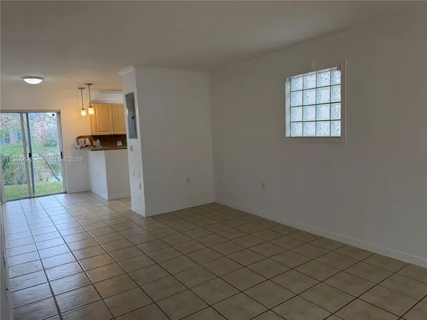 $2,600 | 2199 Northwest 77th Way, Unit 104, Pembroke Pines, FL 33024