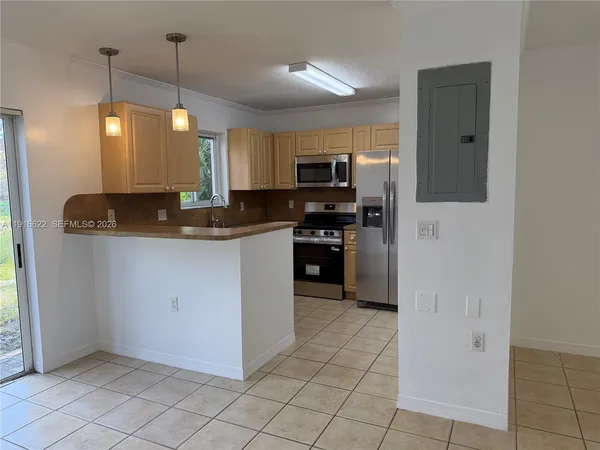 $2,600 | 2199 Northwest 77th Way, Unit 104, Pembroke Pines, FL 33024