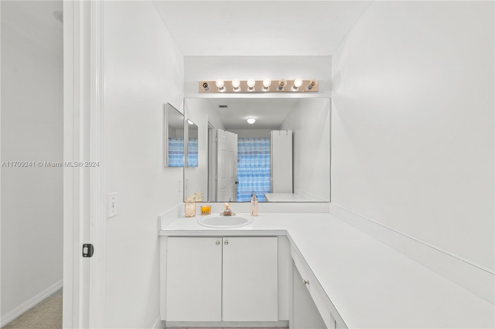 1708 Southwest 101st Terrace Miramar, FL 33025 - Photo 15 of 25