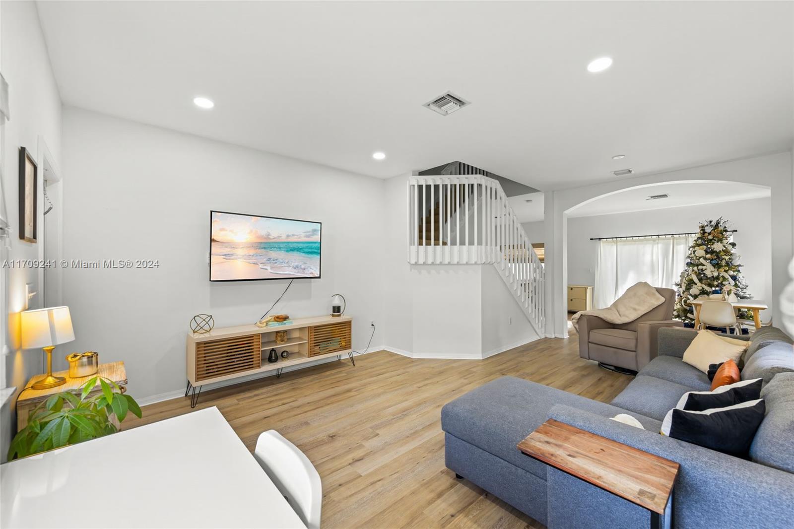 1708 Southwest 101st Terrace Miramar, FL 33025 - Photo 4 of 25