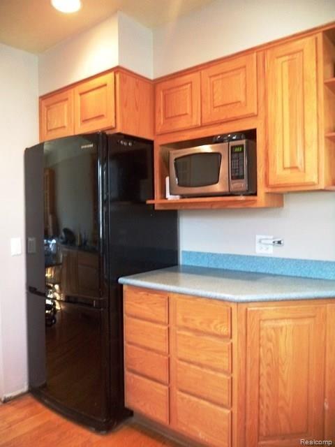 1582 Hawthorne Road Grosse Pointe, MI 48236 - Photo 10 of 36 Hawthorne - 1582 (2).jpg