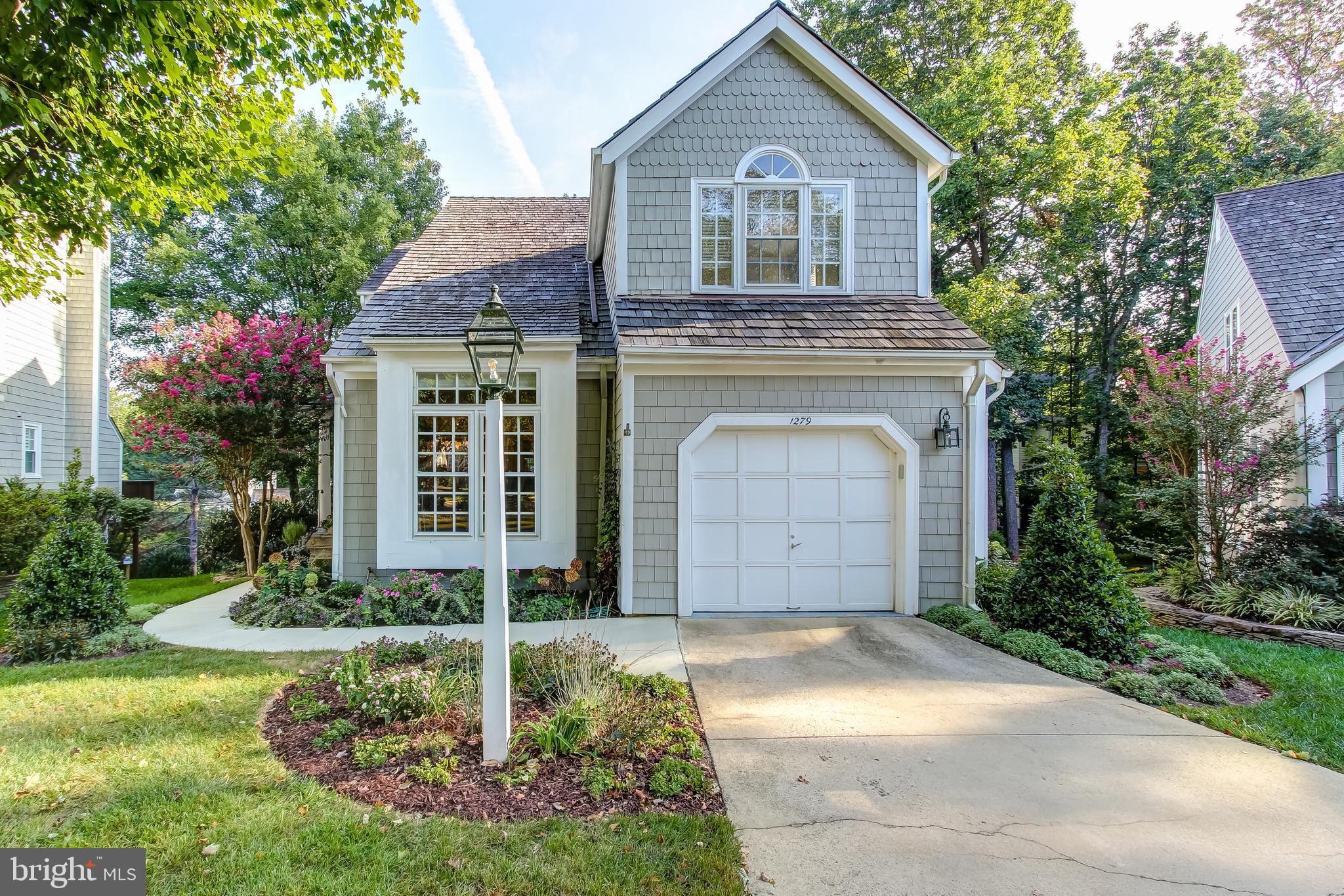 Welcome to 1279 Lamplighter Way!