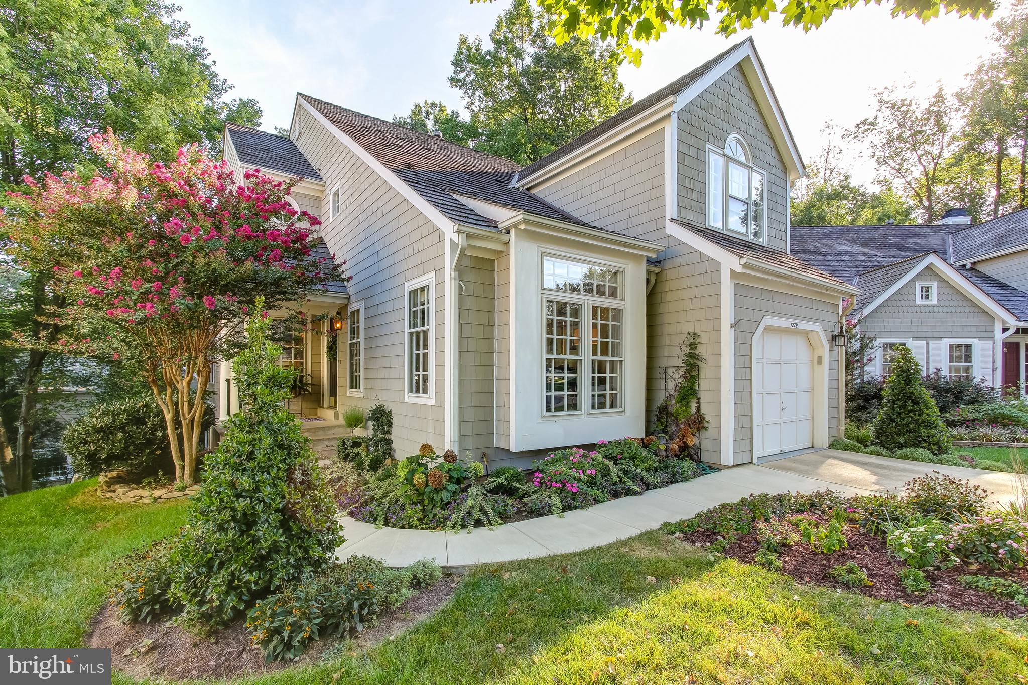 1279 Lamplighter Way Reston, VA 20194 - Photo 3 of 35 Beautifully landscaped, front and back