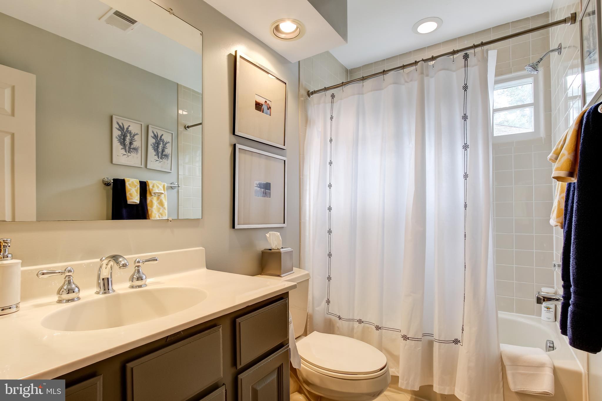 1279 Lamplighter Way Reston, VA 20194 - Photo 23 of 35 Full Bathroom