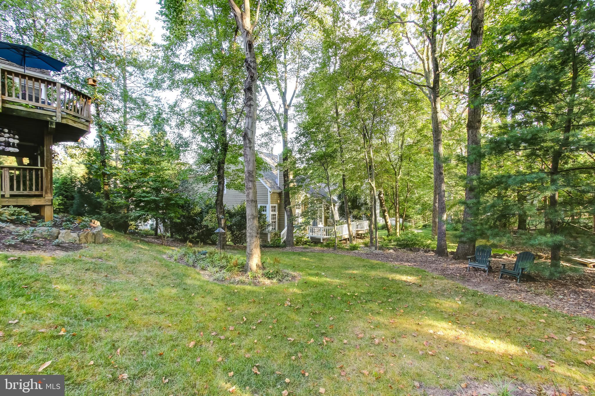 1279 Lamplighter Way Reston, VA 20194 - Photo 33 of 35 Large yard