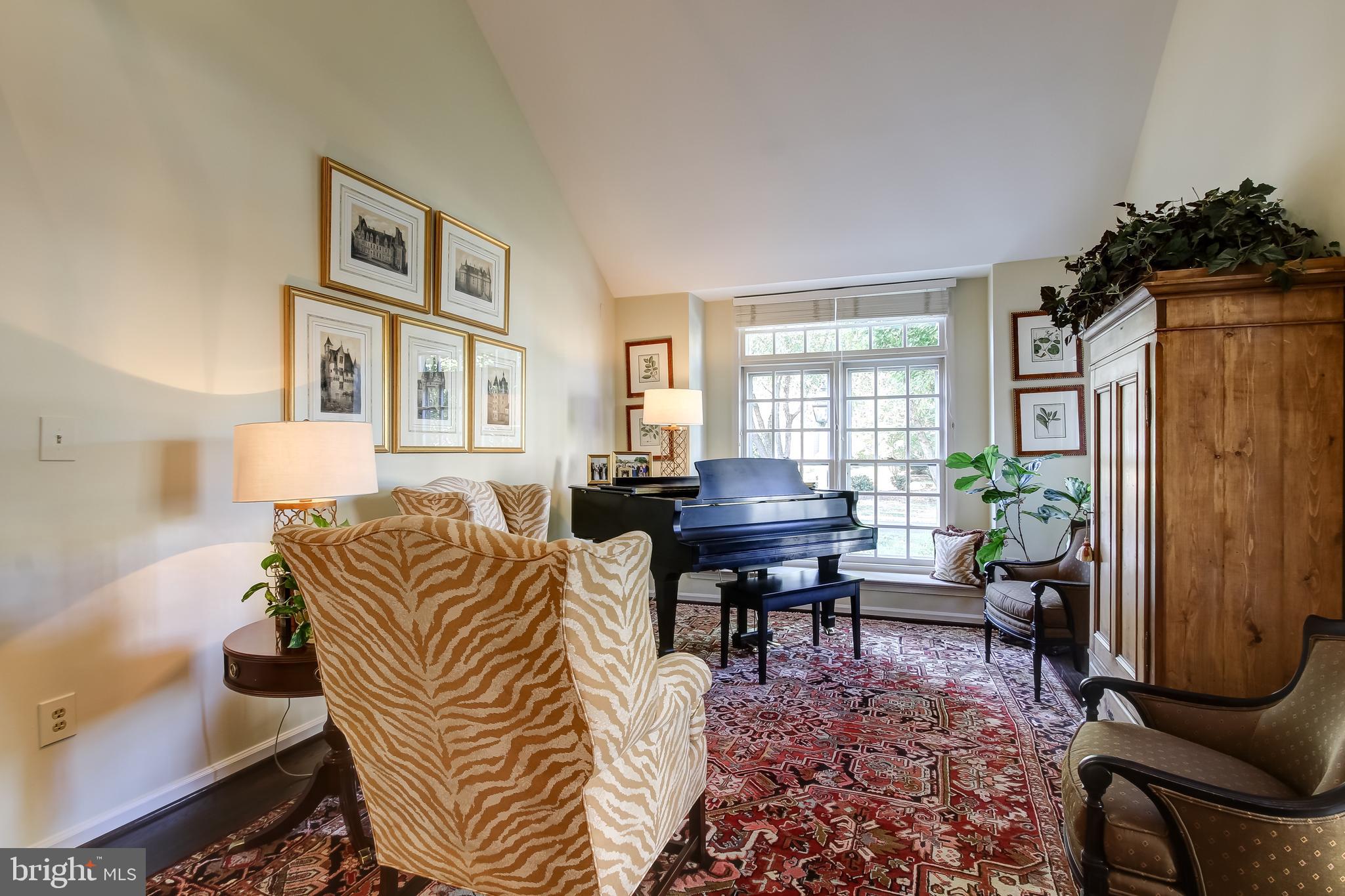 1279 Lamplighter Way Reston, VA 20194 - Photo 5 of 35 Living Room