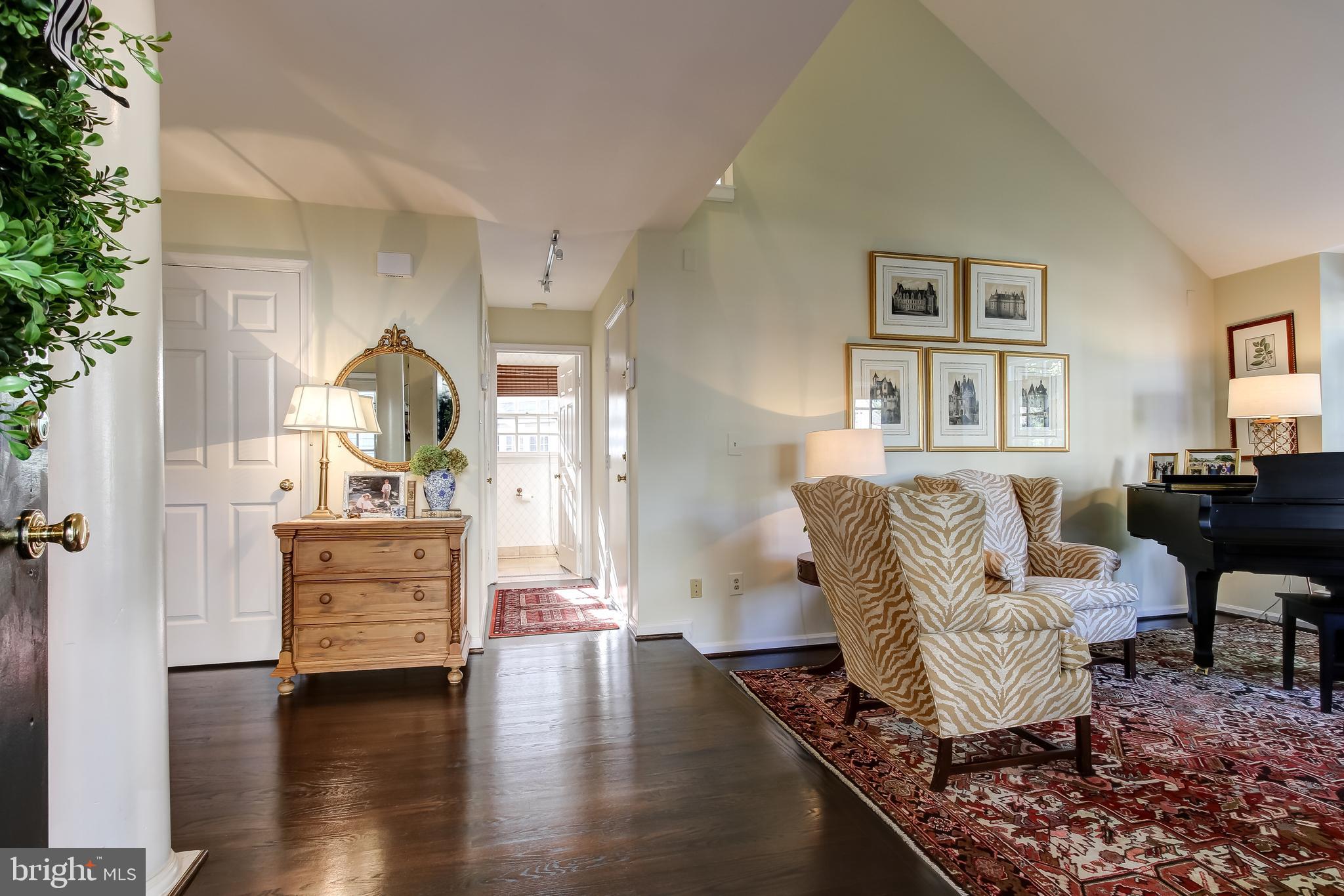 1279 Lamplighter Way Reston, VA 20194 - Photo 6 of 35 Living Room