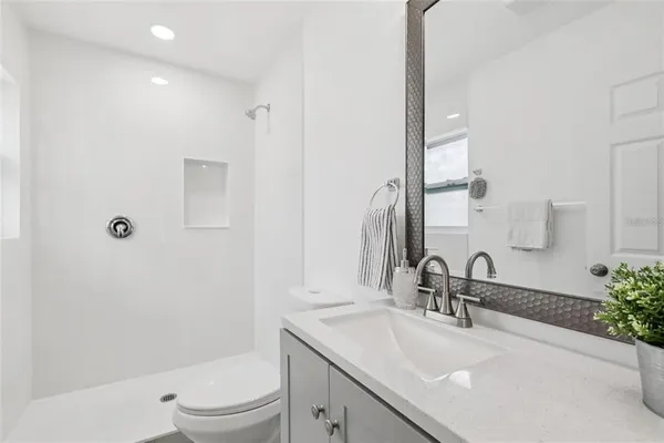 $2,800 | 3530 Goodrich Avenue, Sarasota, FL 34234