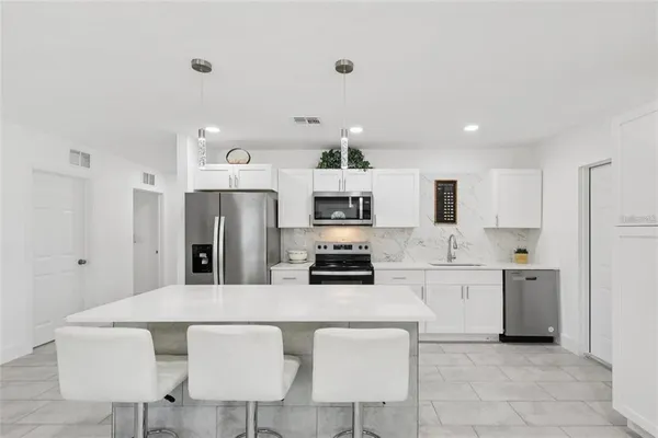 $2,800 | 3530 Goodrich Avenue, Sarasota, FL 34234