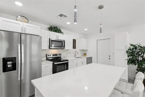 $2,800 | 3530 Goodrich Avenue, Sarasota, FL 34234