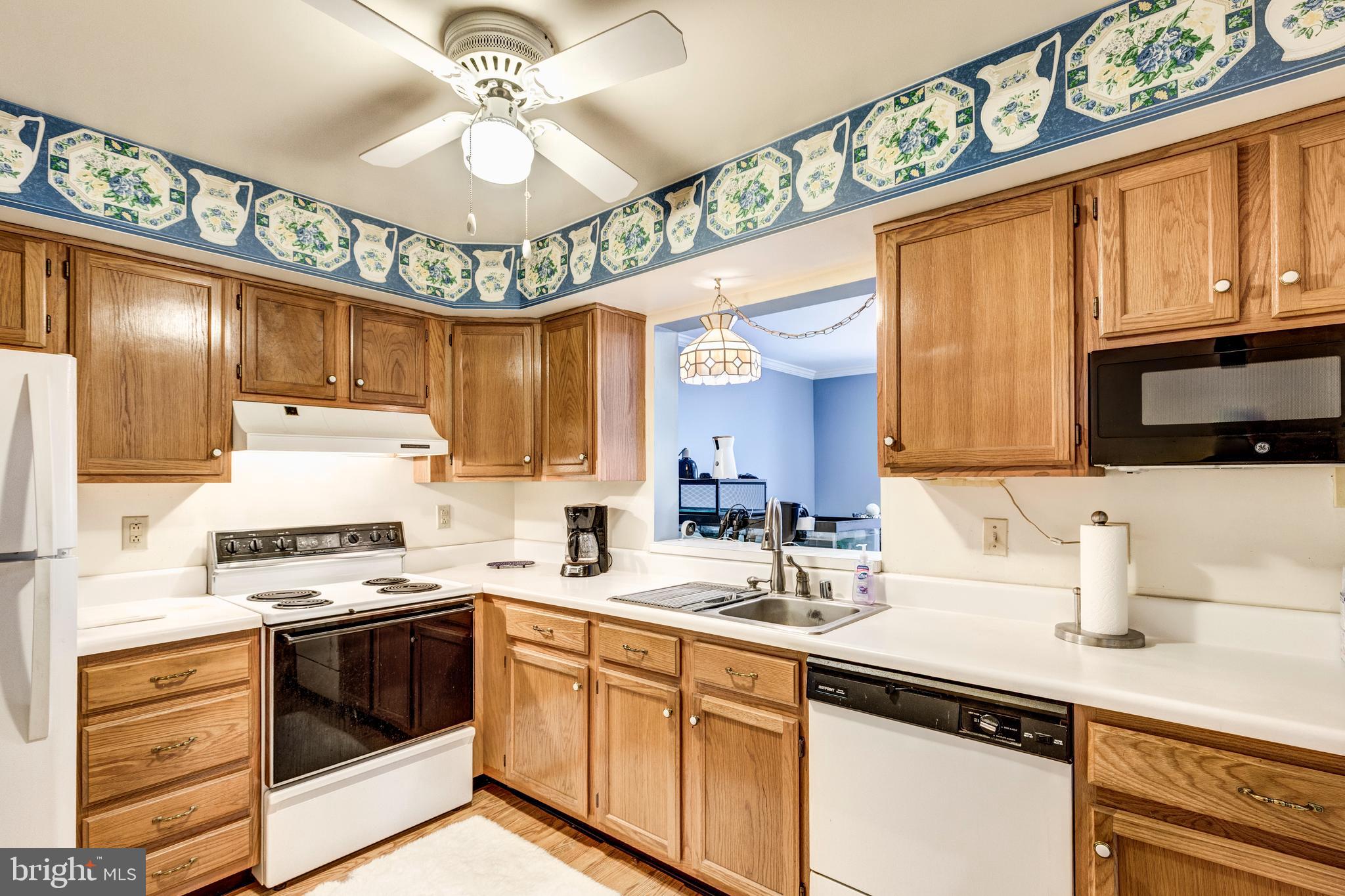 425 Pleasanton Road, Unit C23 Westminster, MD 21157 - Photo 11 of 48 Cooking and entertain at the same !