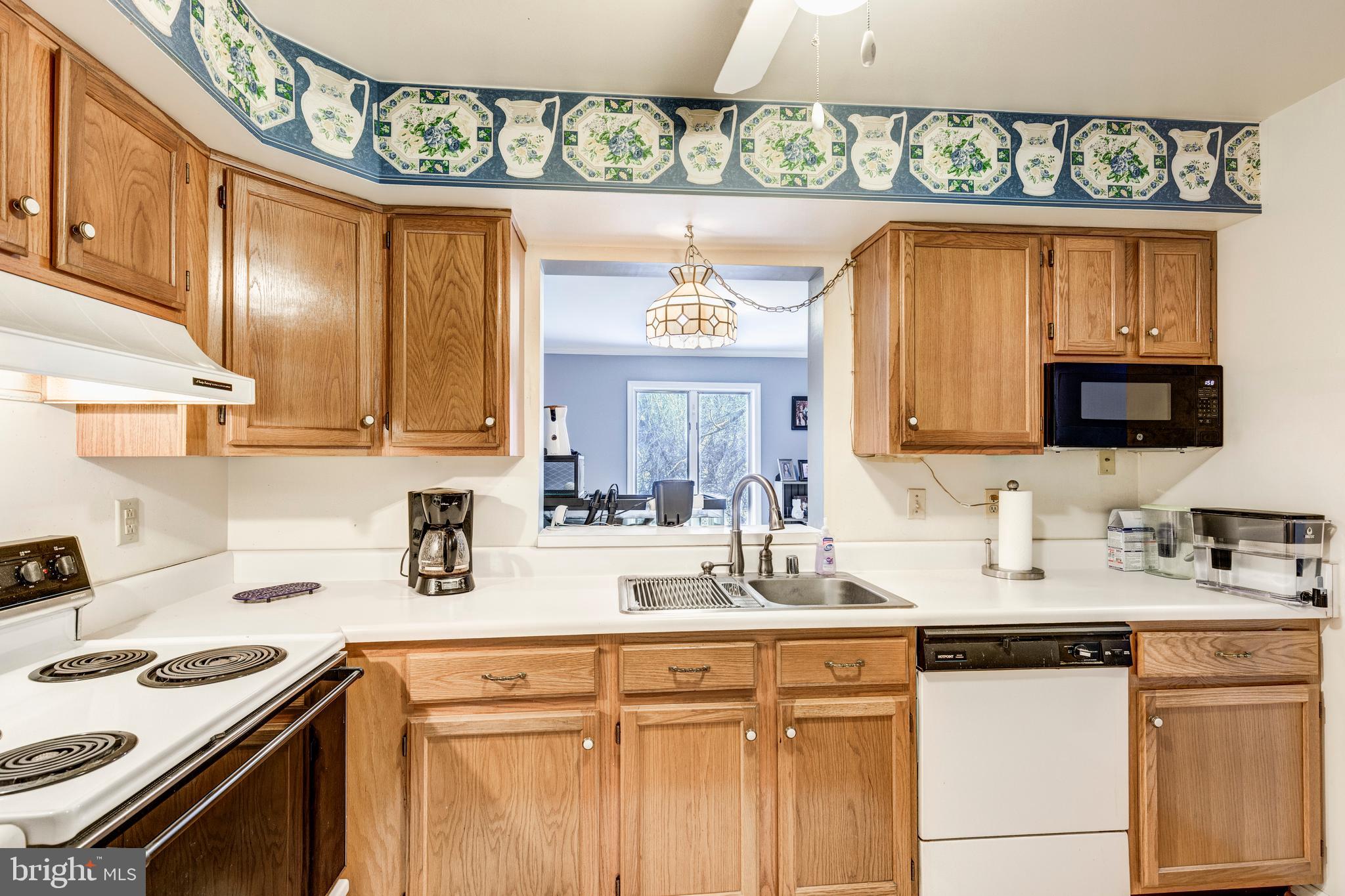 425 Pleasanton Road, Unit C23 Westminster, MD 21157 - Photo 9 of 48 Lots of cabinet space!