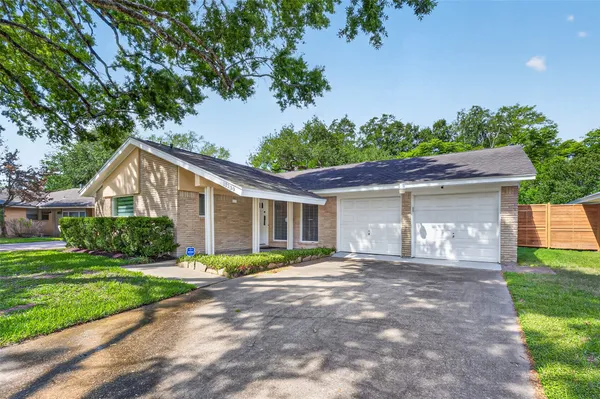 $2,495 | 11230 Huggins Drive, Houston, TX 77035