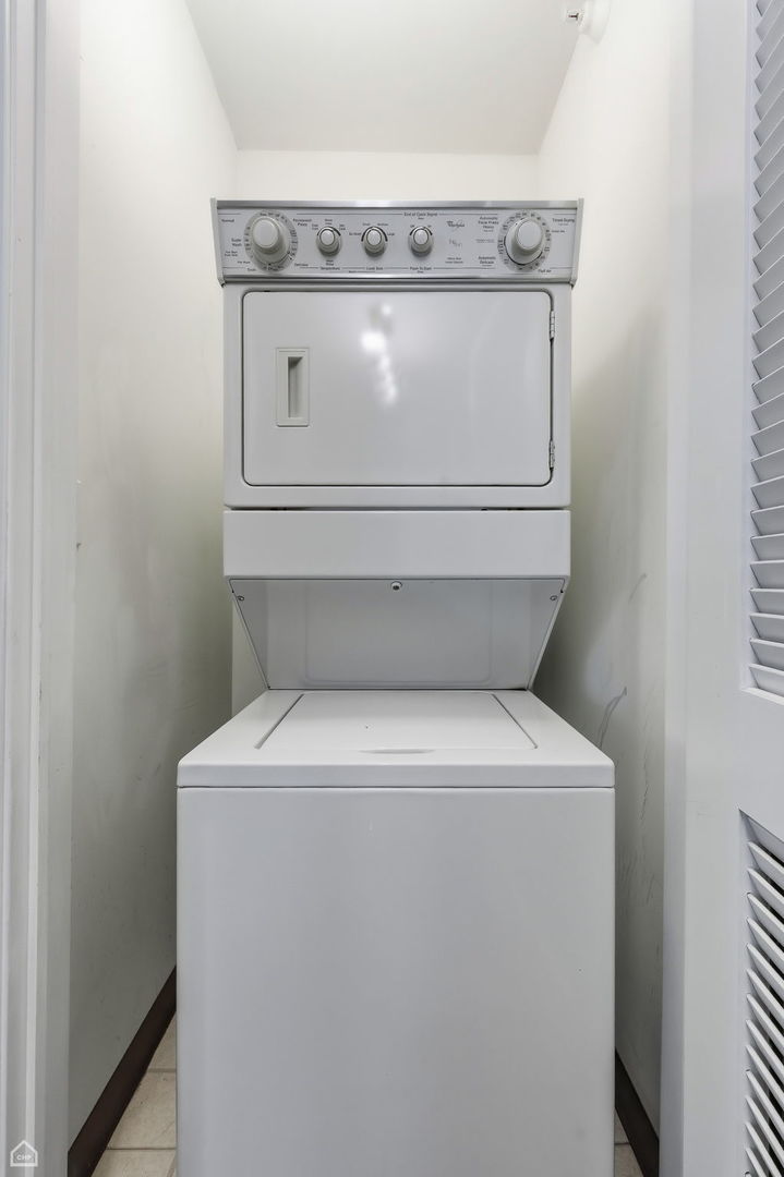 420 East Waterside Drive, Unit 1502 Chicago, IL 60601 - Photo 9 of 11 a utility room with dryer and washer