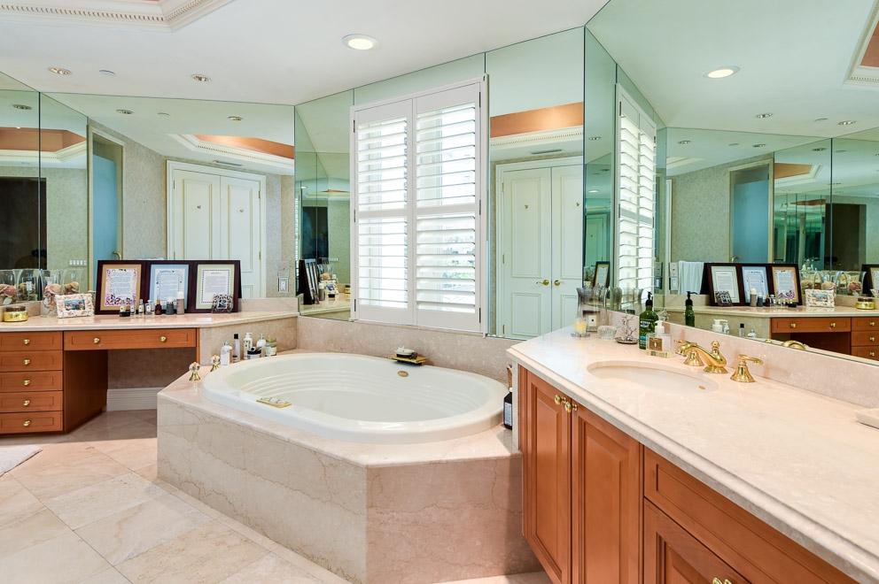 19700 South Beach Road, Unit 2S Jupiter, FL 33469 - Photo 11 of 30 Master Bathroom