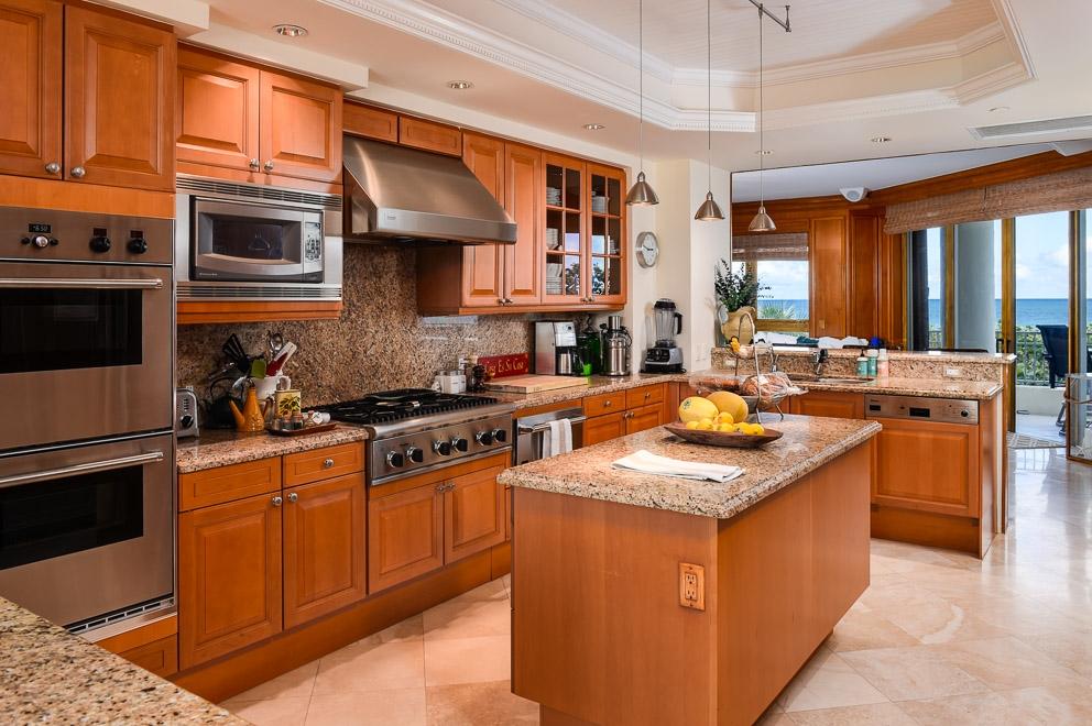 19700 South Beach Road, Unit 2S Jupiter, FL 33469 - Photo 4 of 30 Kitchen with Views to Ocean