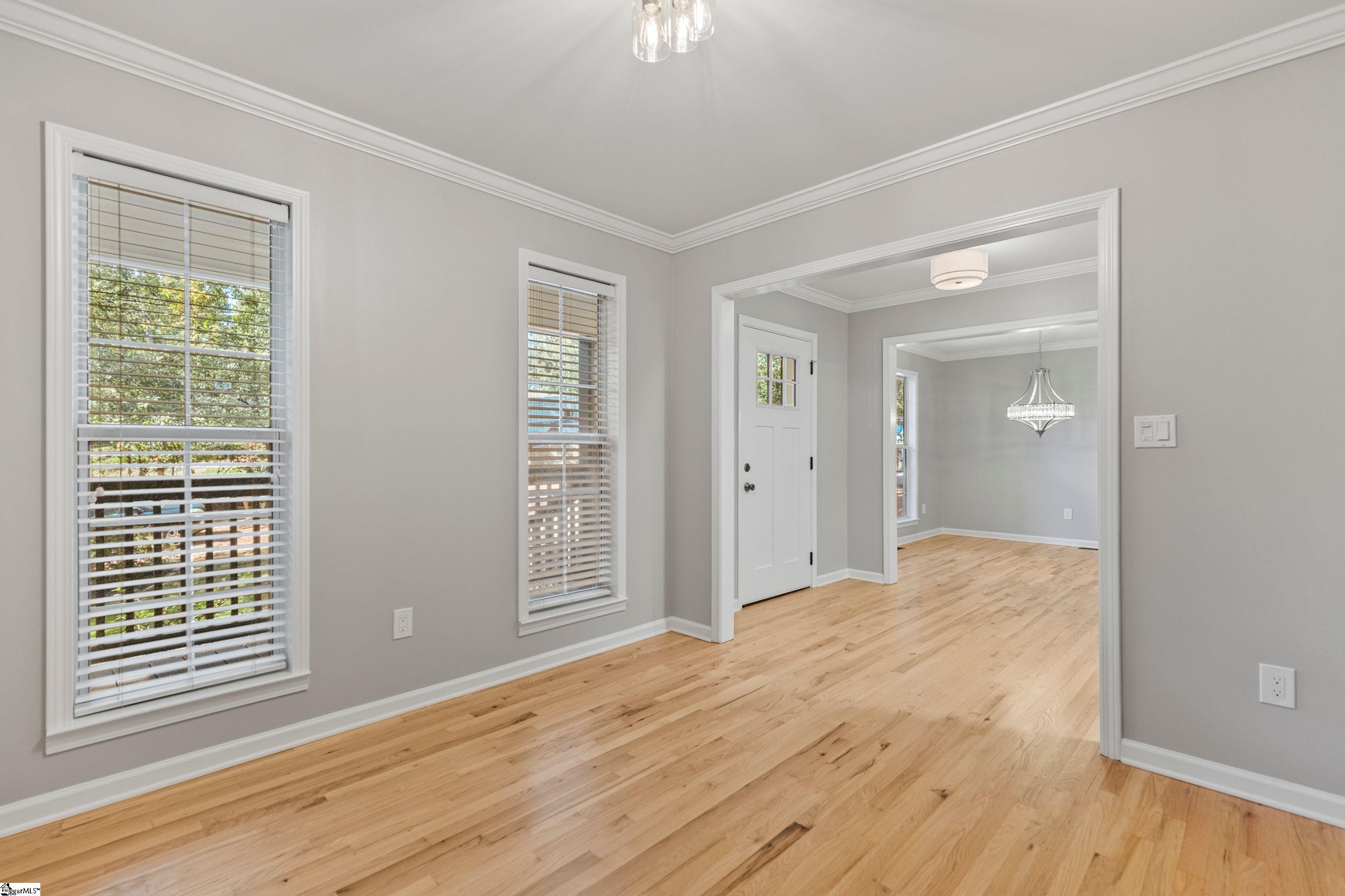 413 West Faris Road Greenville, SC 29605 - Photo 6 of 32 Gallery Image 6