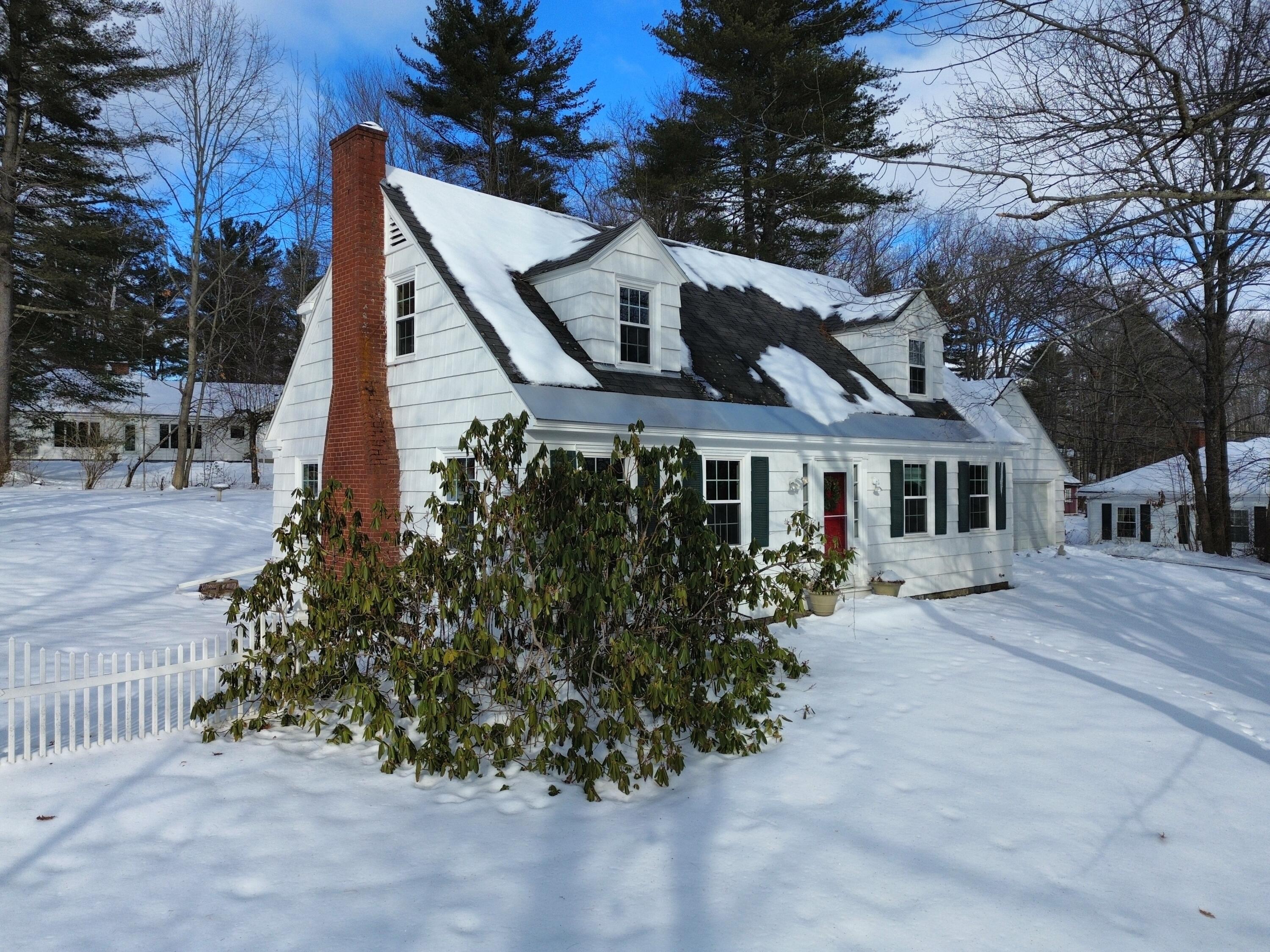 28 1st Rangeway Waterville, ME 04901 - Photo 2 of 46 Classic Cape