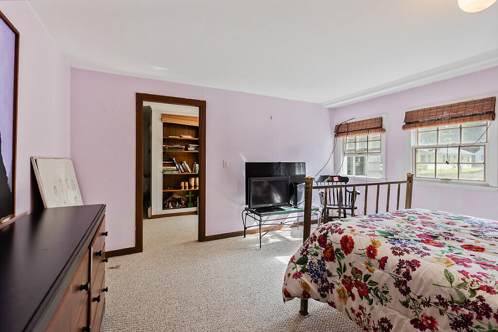 28 1st Rangeway Waterville, ME 04901 - Photo 29 of 46 Sweet suite