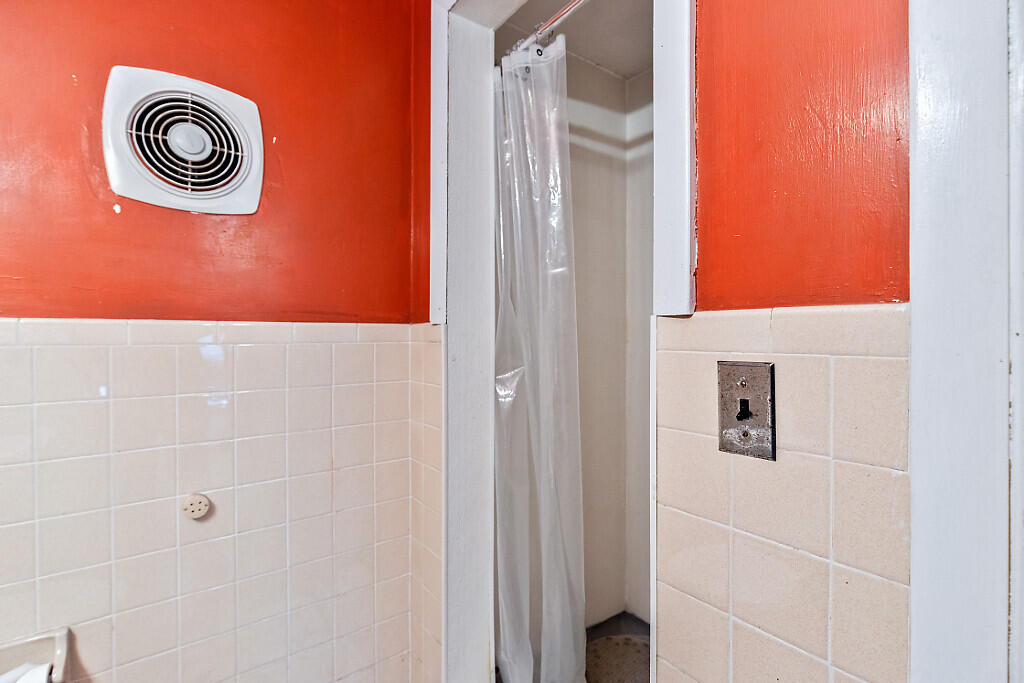 28 1st Rangeway Waterville, ME 04901 - Photo 33 of 46 Shower stall