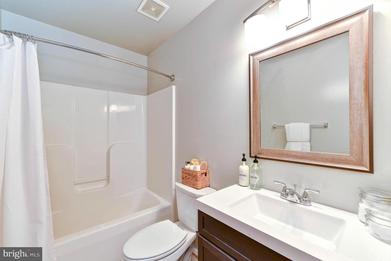 3802 32nd Street Mount Rainier, MD 20712 - Photo 18 of 27 Bath