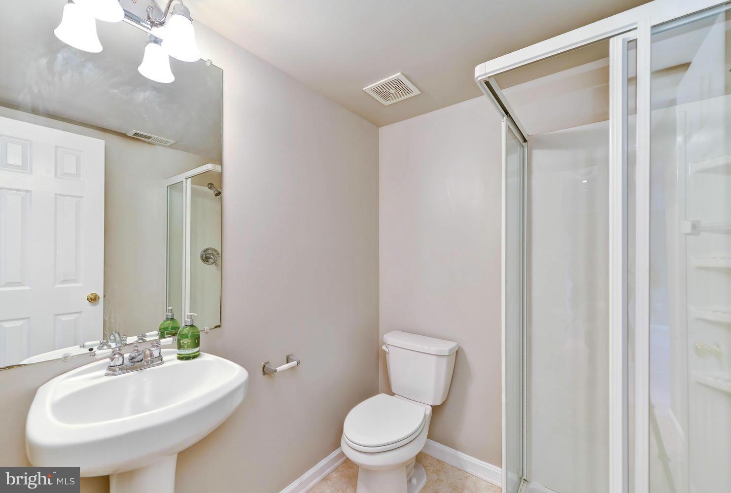 3802 32nd Street Mount Rainier, MD 20712 - Photo 22 of 27 Bath