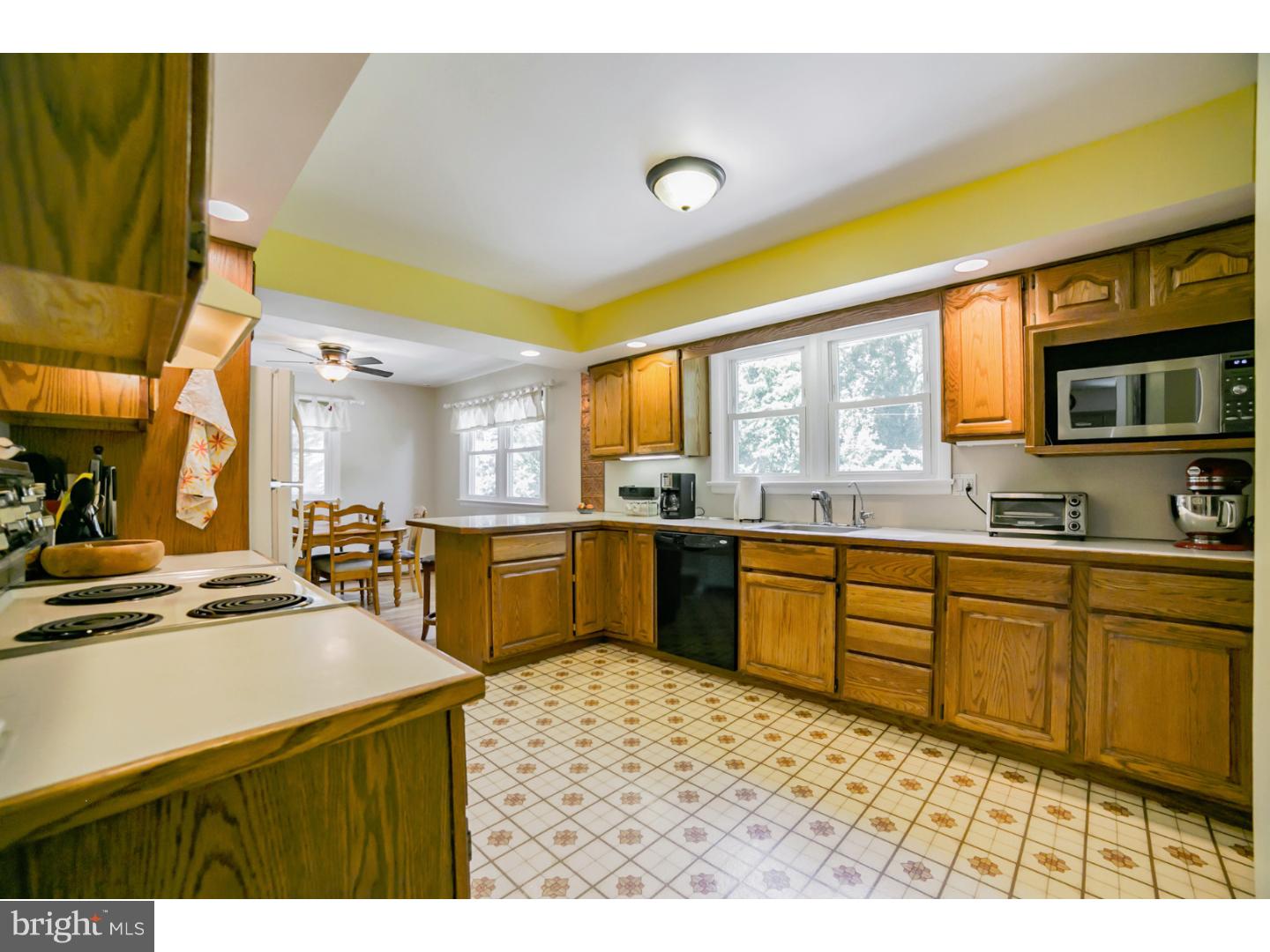 27 Glenview Road Phoenixville, PA 19460 - Photo 11 of 25 Kitchen