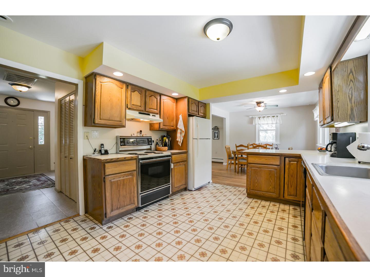 27 Glenview Road Phoenixville, PA 19460 - Photo 12 of 25 Kitchen