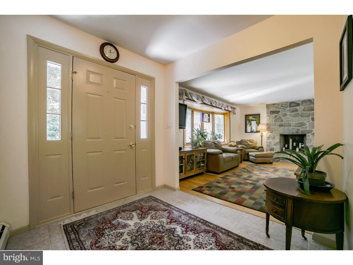 27 Glenview Road Phoenixville, PA 19460 - Photo 3 of 25 Foyer
