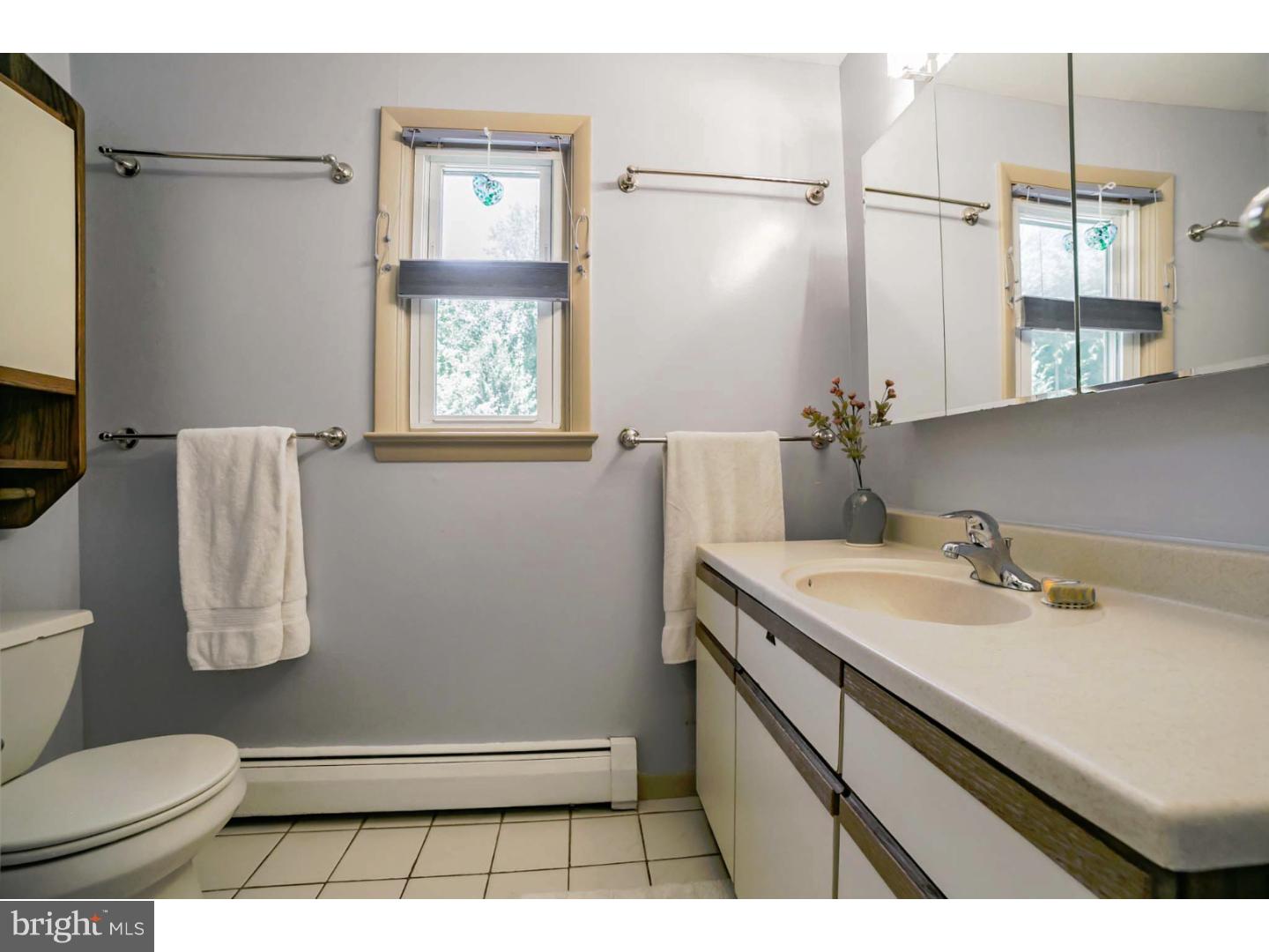 27 Glenview Road Phoenixville, PA 19460 - Photo 21 of 25 Bathroom