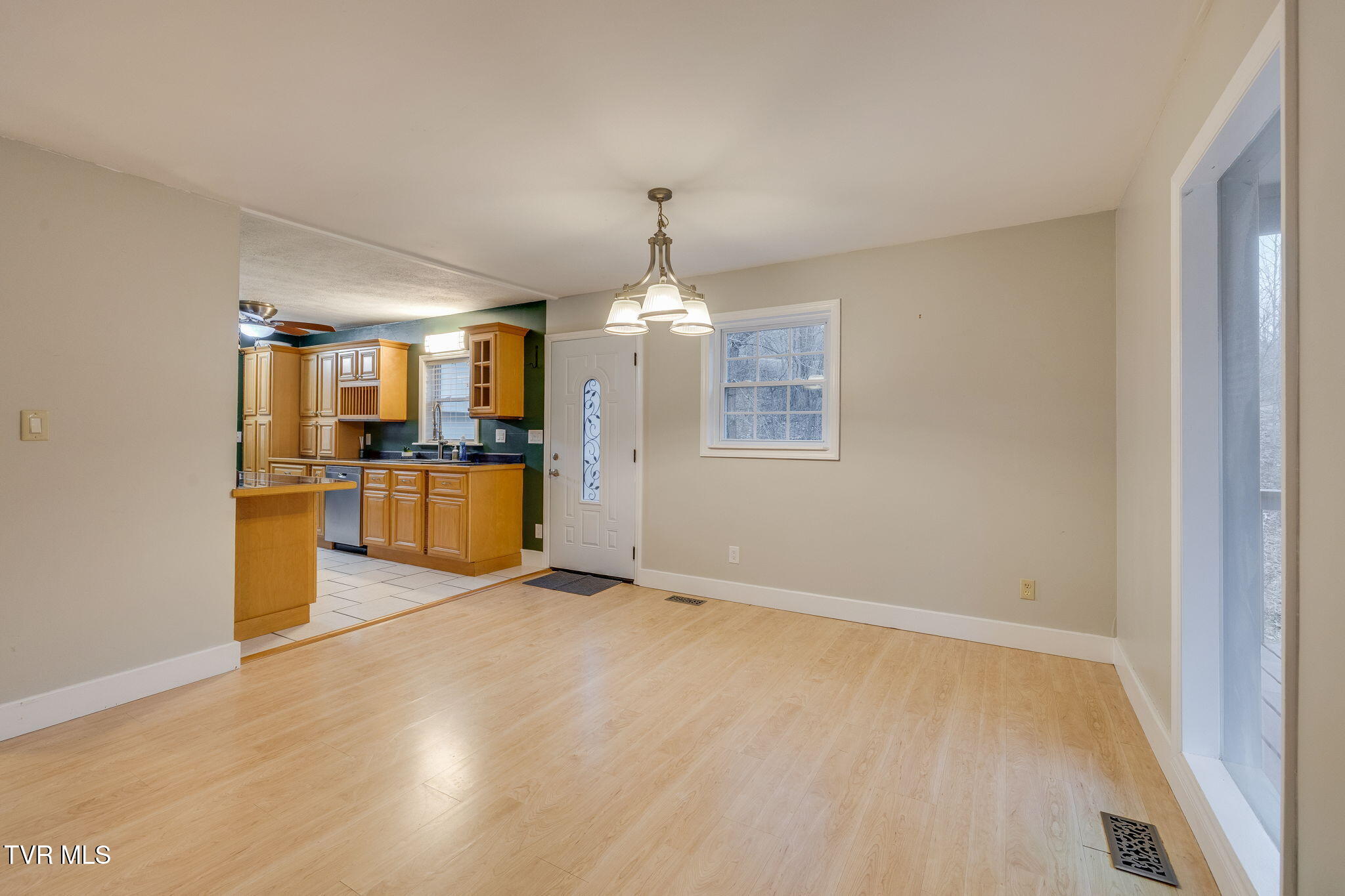195 Bear Hollow Road Elizabethton, TN 37643 - Photo 12 of 42 012