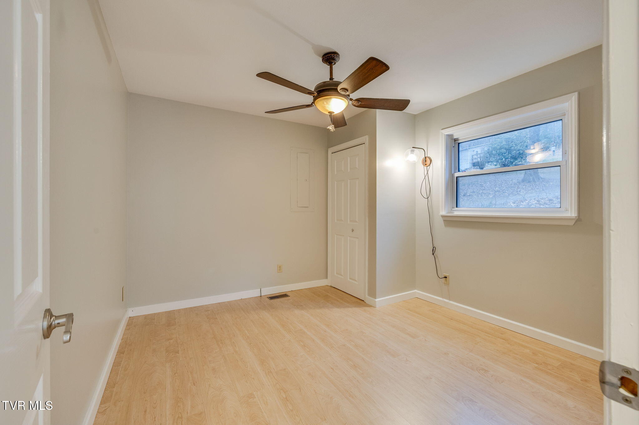 195 Bear Hollow Road Elizabethton, TN 37643 - Photo 16 of 42 016