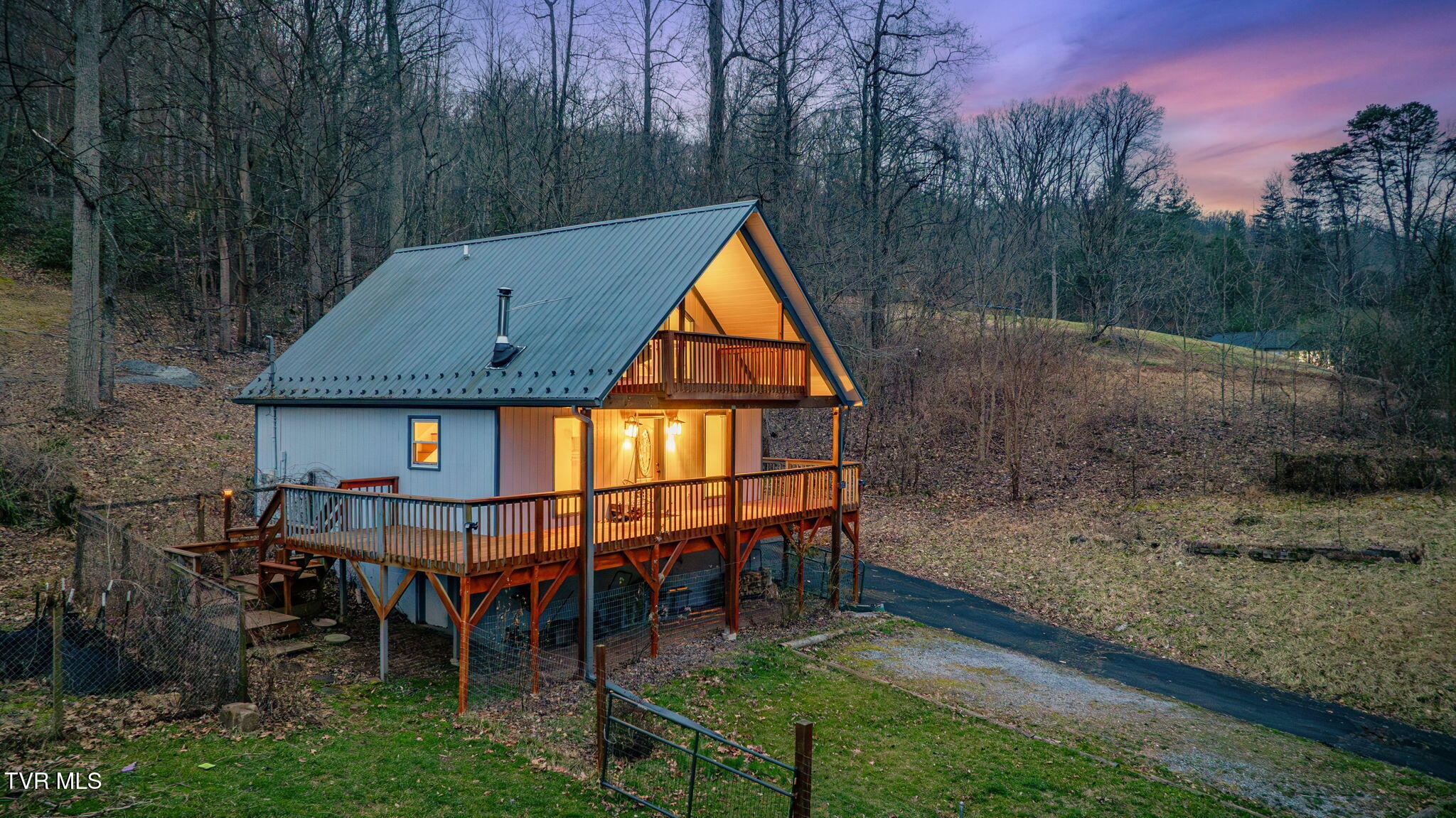 195 Bear Hollow Road Elizabethton, TN 37643 - Photo 2 of 42 202