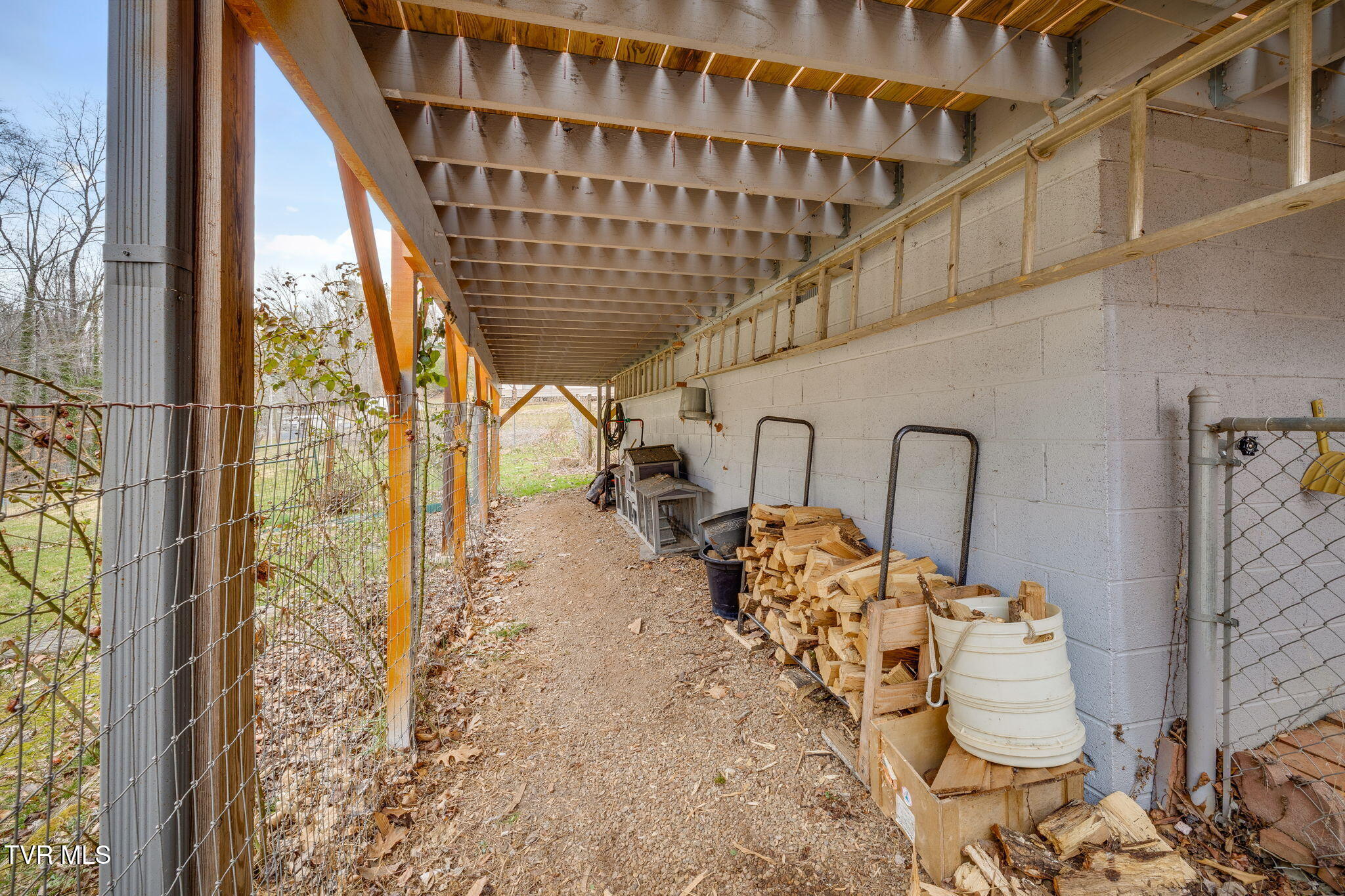 195 Bear Hollow Road Elizabethton, TN 37643 - Photo 35 of 42 004