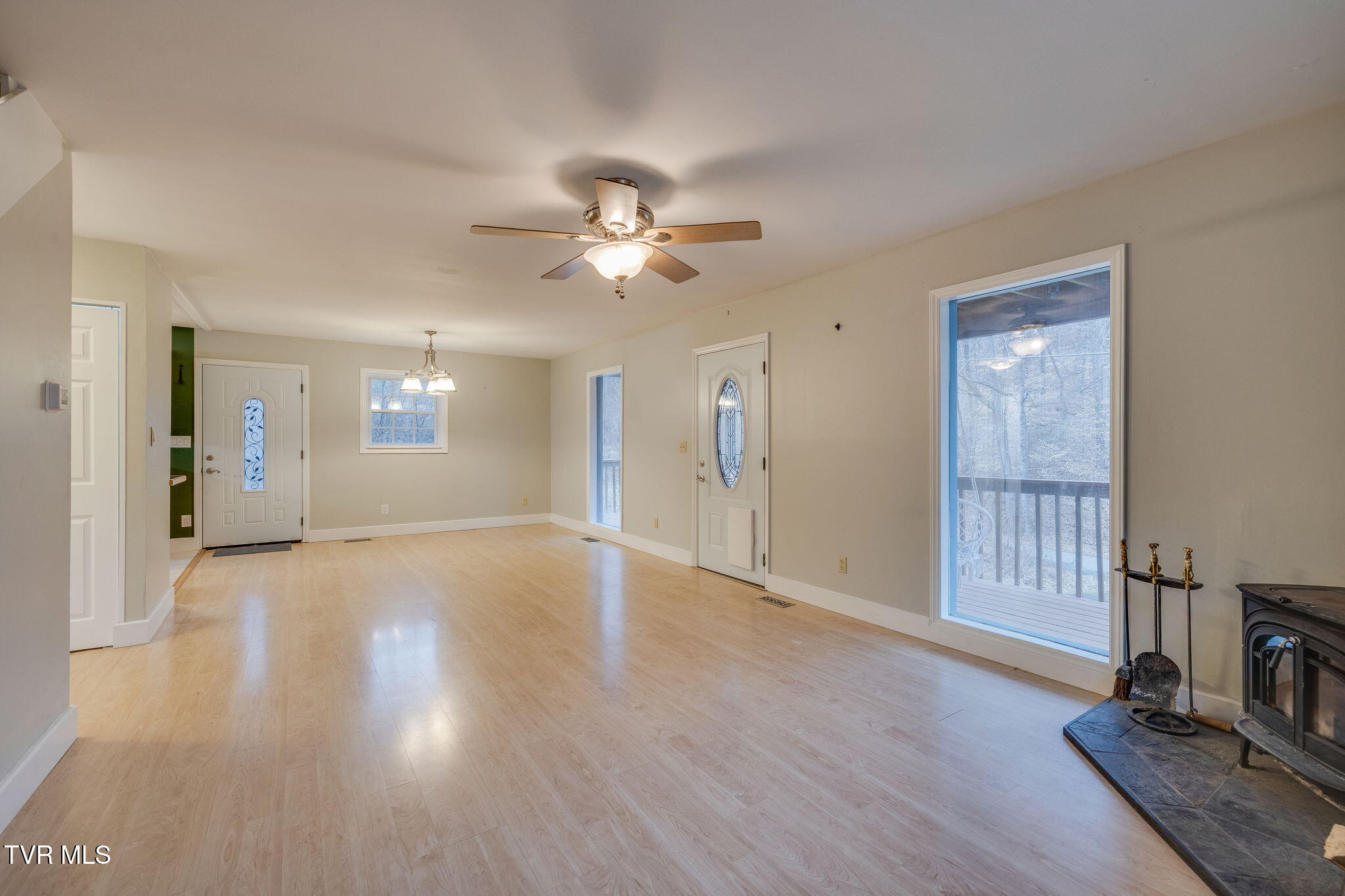 195 Bear Hollow Road Elizabethton, TN 37643 - Photo 10 of 42 010