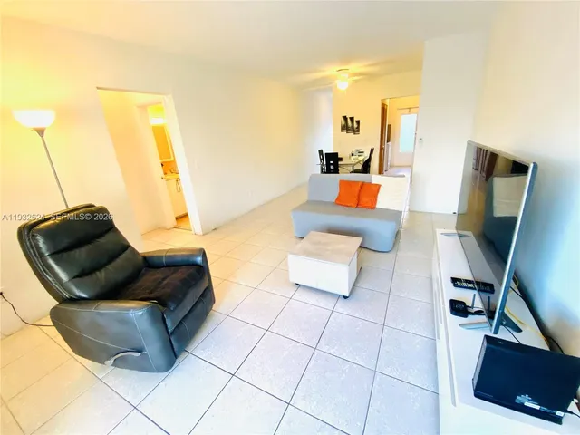 $1,500 | 1560 Northeast 127th Street, Unit 203, North Miami, FL 33161