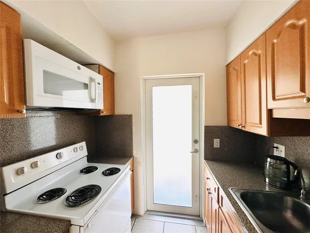 $1,500 | 1560 Northeast 127th Street, Unit 203, North Miami, FL 33161