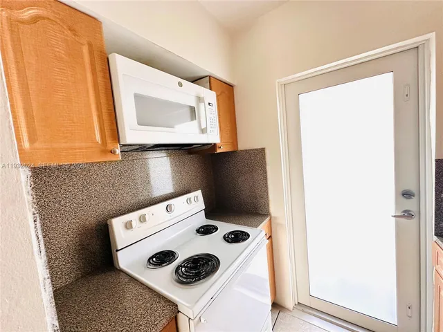 $1,500 | 1560 Northeast 127th Street, Unit 203, North Miami, FL 33161