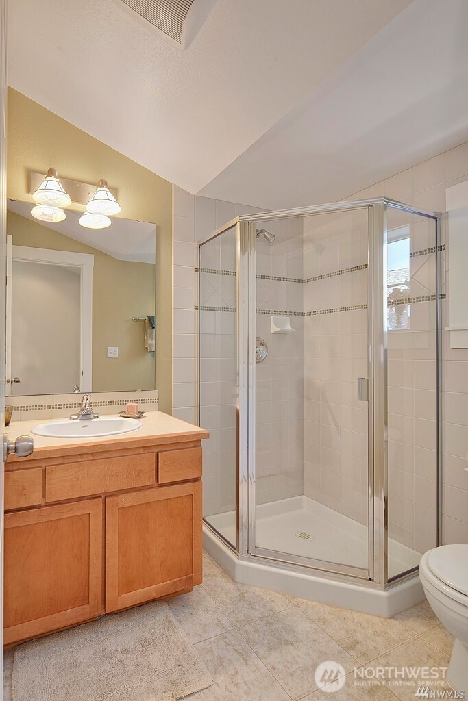 213 15th Avenue Seattle, WA 98122 - Photo 12 of 13