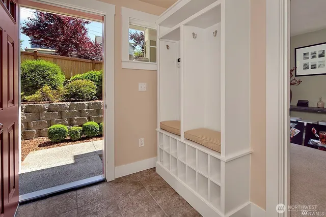 $4,250 | 213 15th Avenue, Seattle, WA 98122