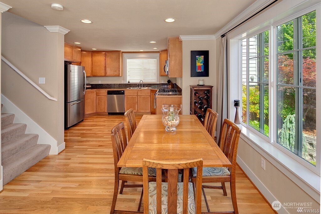 213 15th Avenue Seattle, WA 98122 - Photo 3 of 13