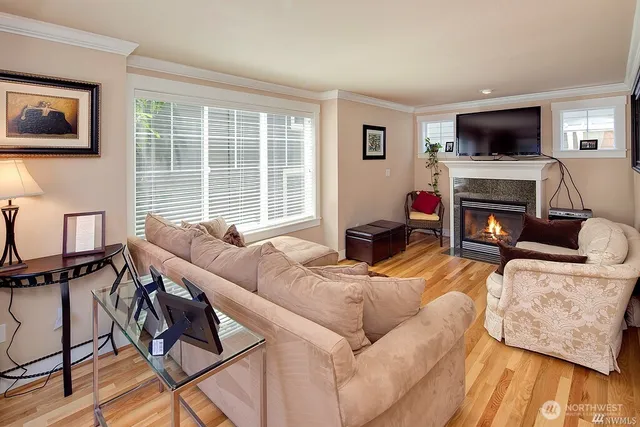 $4,250 | 213 15th Avenue, Seattle, WA 98122