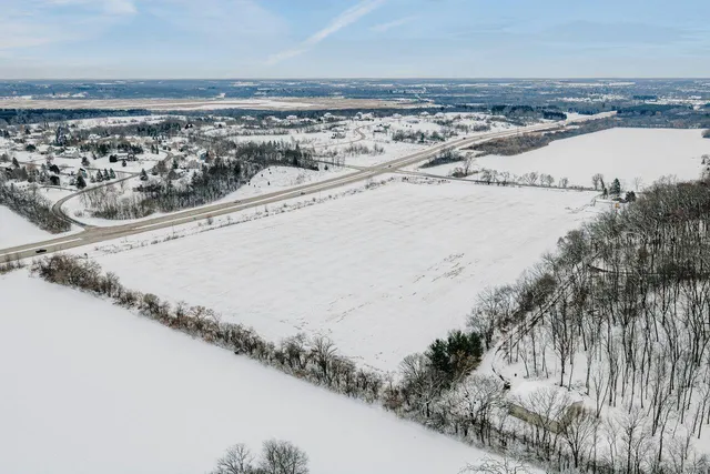 $999,000 | S78W30182 Sugden Road, Mukwonago, WI 53149