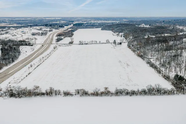 $999,000 | S78W30182 Sugden Road, Mukwonago, WI 53149