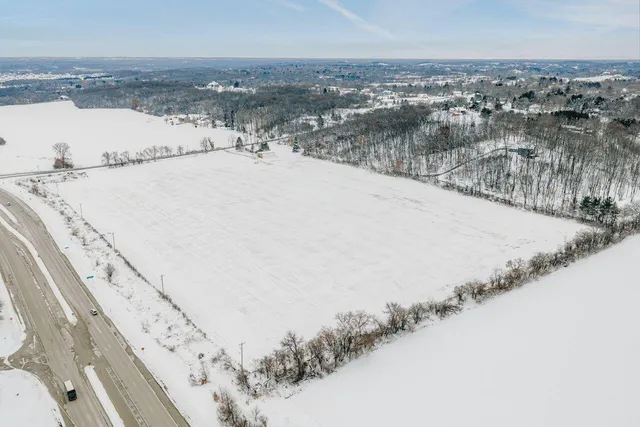 $999,000 | S78W30182 Sugden Road, Mukwonago, WI 53149