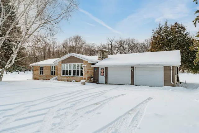 $999,000 | S78W30182 Sugden Road, Mukwonago, WI 53149